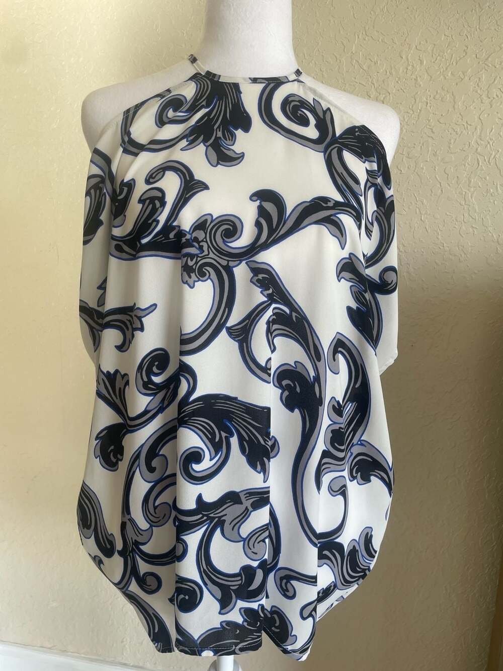 Express Women’s S Scroll Print Halter Blouse Blue Black White Keyhole Back